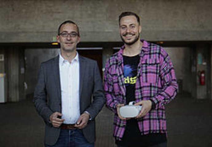 Prof. Dr. Niels Henze (li.) und Martin Kocur © Niels Henze/UR Prof. Dr. Niels Henze (li.) und Martin Kocur © Niels Henze/UR